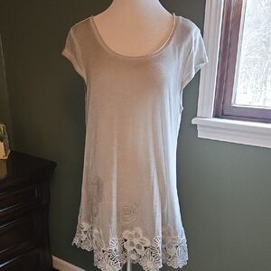 Elegant Lace Hem Women's Tunic